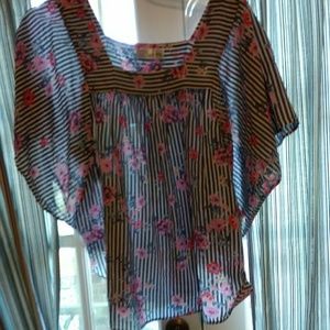 Lightweight casual summer top
